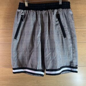 Forever 21 Men Medium Checkered plaid  Short with zippered pockets